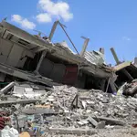 Edificio destruido por un bombardeo del Ejército de Israel contra la ciudad de Jan Yunis, en el sur de la Franja de Gaza