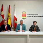 Sarbelio Fernández, Maria Ramajo, Elena Carrascal y Verónica de Anta, tras firmar el acuerdo