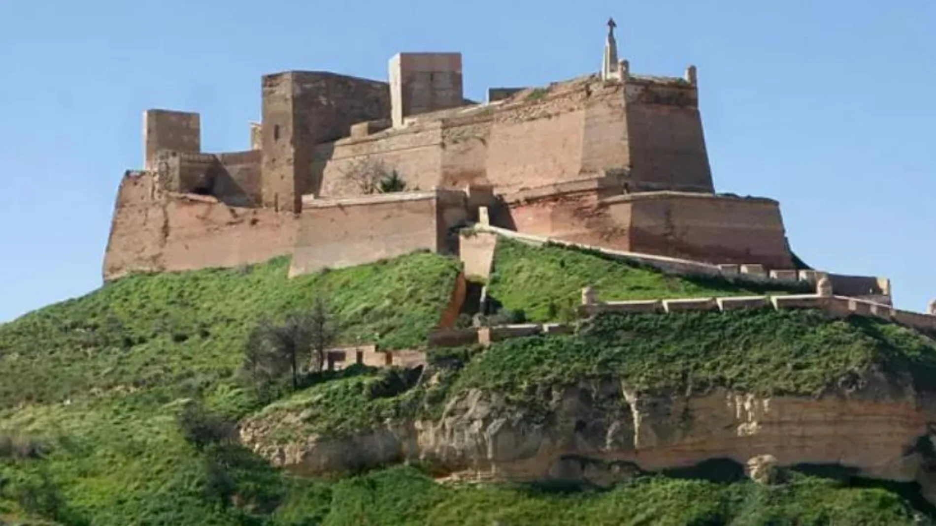 El castillo de Monzón es una fortaleza de los templarios que escondió la única reliquia del Cid Campeador y es considerado Bien de Interés Cultural