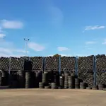 Neumáticos fuera de uso preparados para su reciclaje en la planta zaragozana del Grupo Reciclarte