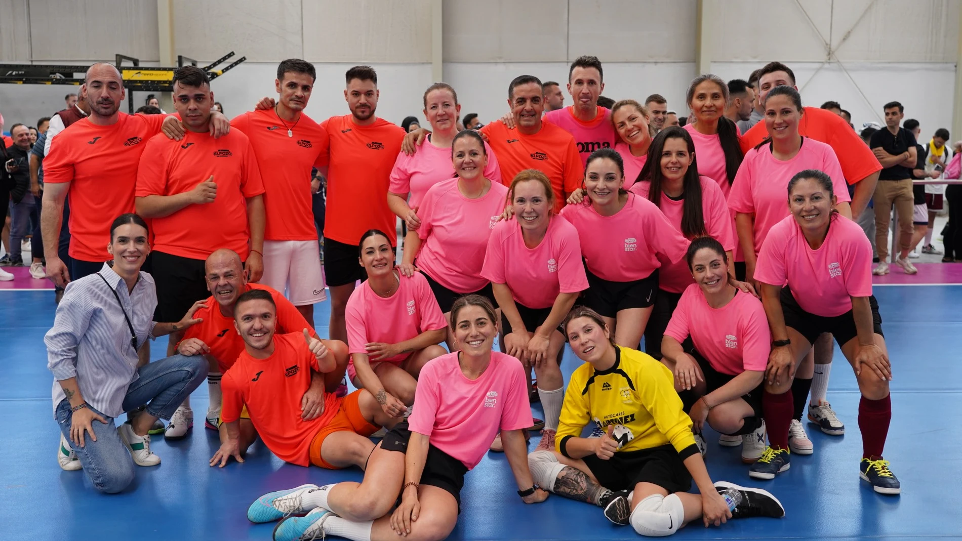 Participantes en el torneo de fútbol sala celebrado durante la jornada deportiva de El Pozo Alimentación