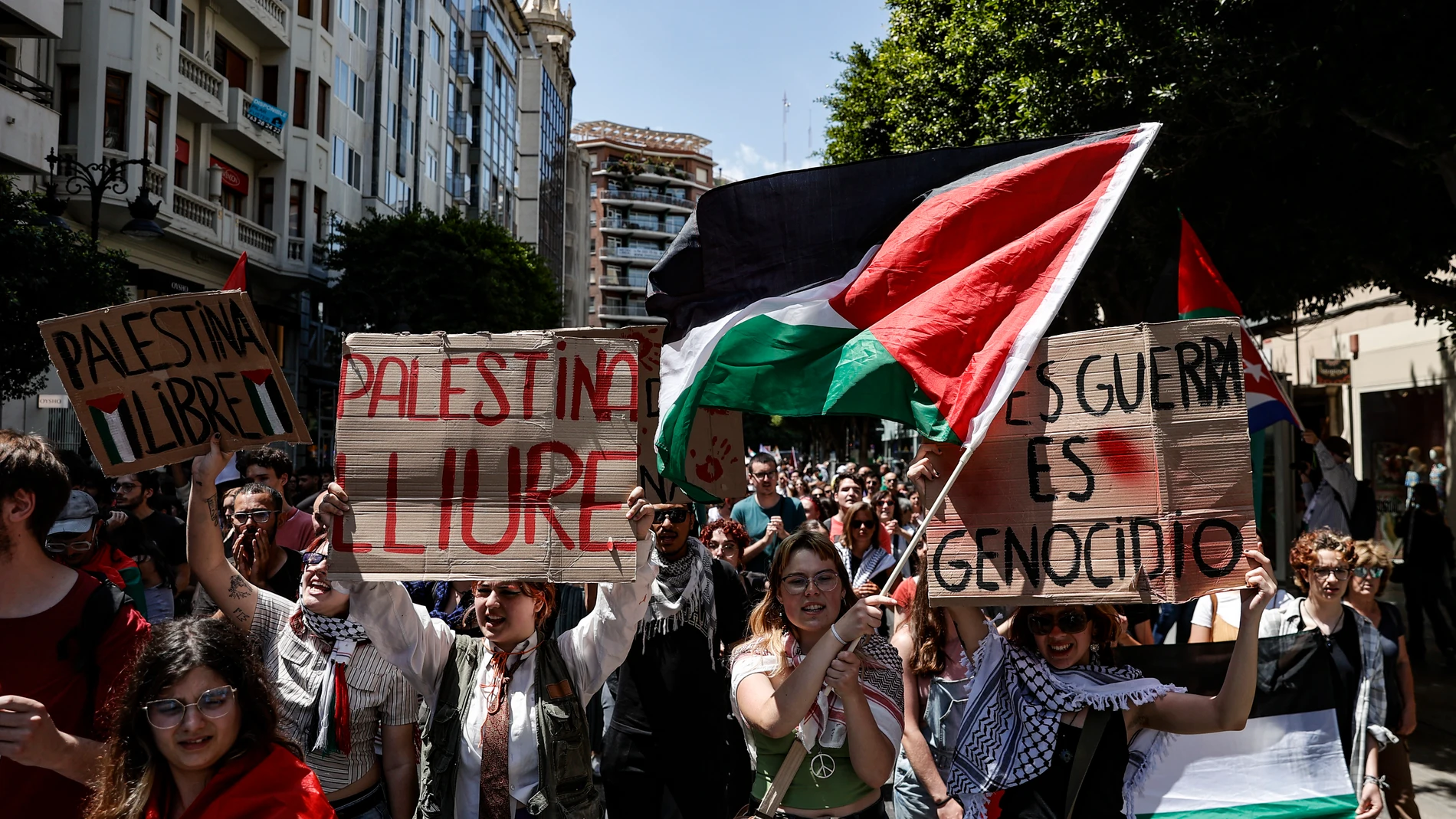 GRAFCVA591. VALENCIA, 19/05/2024.- La Comunitat Palestina de València y BDS País Valencià celebran una manifestación bajo el lema "Aturem el genocidi a Palestina!". EFE/Manuel Bruque 