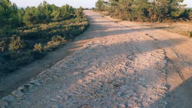 Vía Augusta es la calzada de la época del Imperio Romano más larga de Europa y unía Hispania con Roma desde Cádiz a los Pirinéos