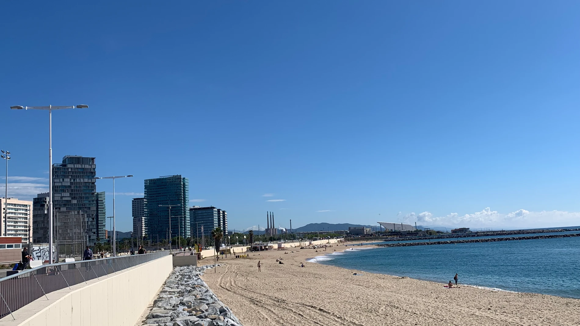 La playa de la Nova Mar Bella de Barcelona después de las obras de emergencia. EUROPA PRESS 21/05/2024