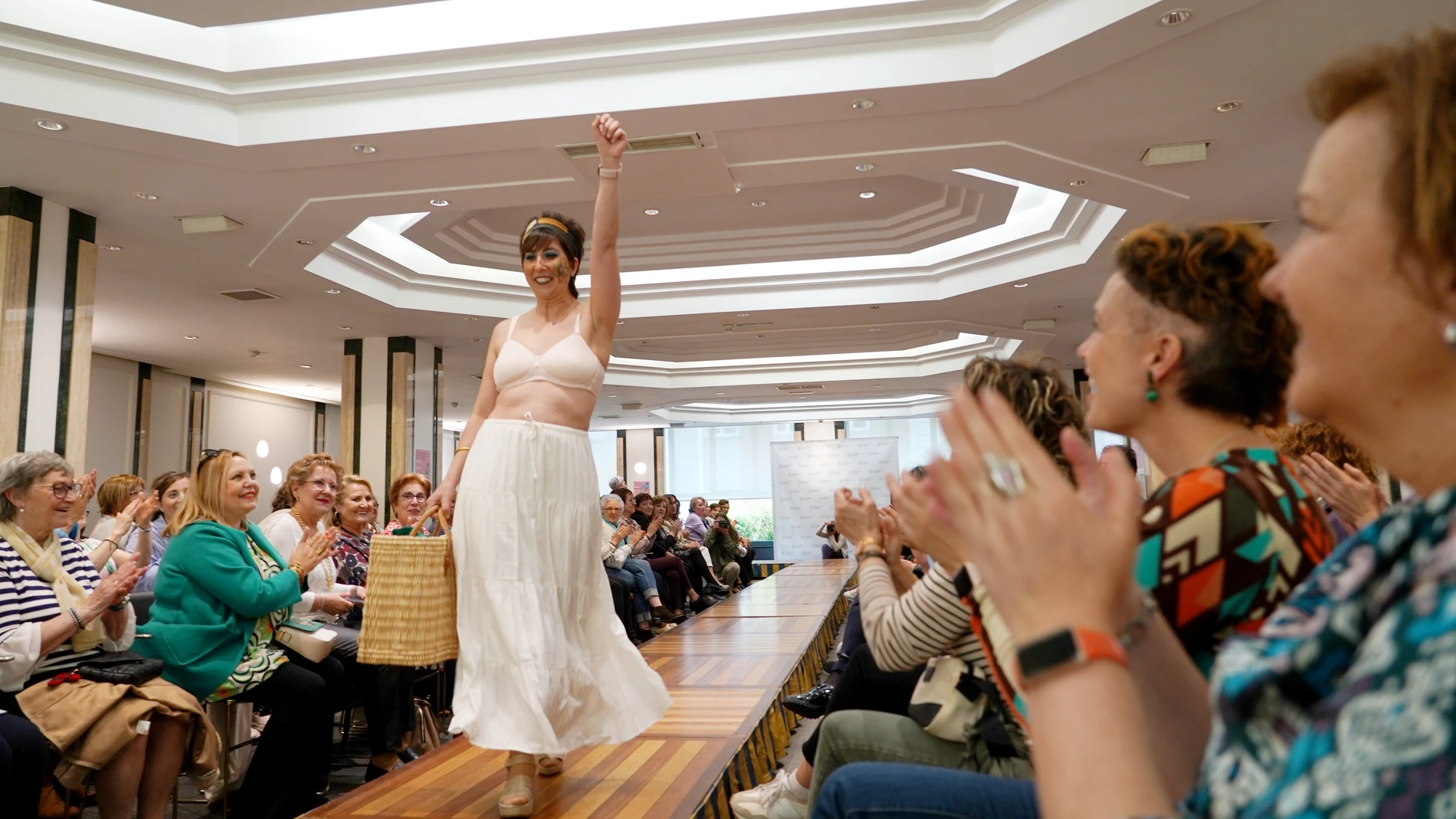 Desfile de lencería y baño para mujeres operadas de cáncer de mama