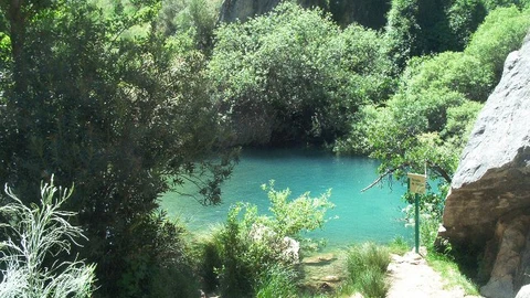 La Cueva del Gato: aguas cristalinas y pinturas rupestres