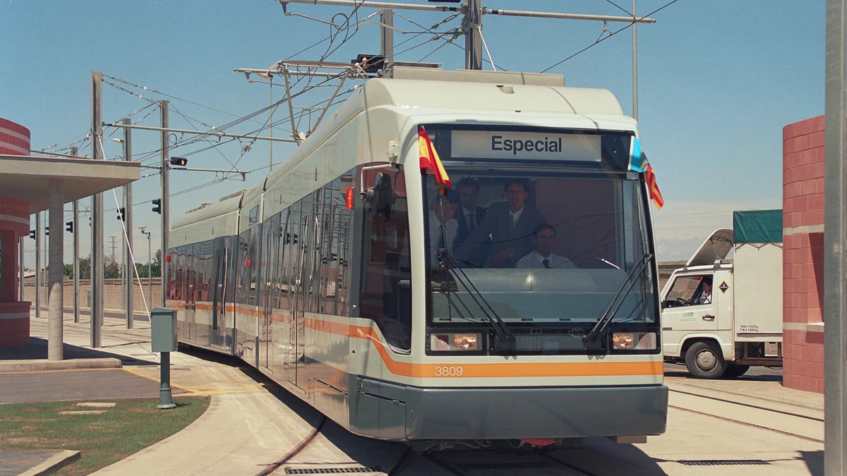 Treinta años de la llegada del tranvía moderno a Valencia