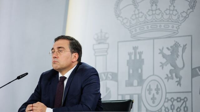 El ministro de Asuntos Exteriores, Unión Europea y Cooperación, José Manuel Albares, durante una rueda de prensa posterior a la reunión del Consejo de Ministros, a 21 de mayo de 2024, en Madrid (España). El Consejo de Ministros ha aprobado hoy la prevalencia de los convenios autonómicos sobre los estatales y sectoriales siempre que sean más beneficiosos para los trabajadores, según ha adelantado el PNV, que ha pactado la norma con el Gobierno. El acuerdo se enmarca dentro del decreto de reforma del subsidio por desempleo. 21 MAYO 2024;MADRID;GOBIERNO;CONSEJO DE MINISTROS;CONVENIOS AUTONÓMICOS Alejandro Martínez Vélez / Europa Press 21/05/2024