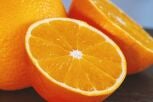 Robar coches con la ayuda de una naranja
