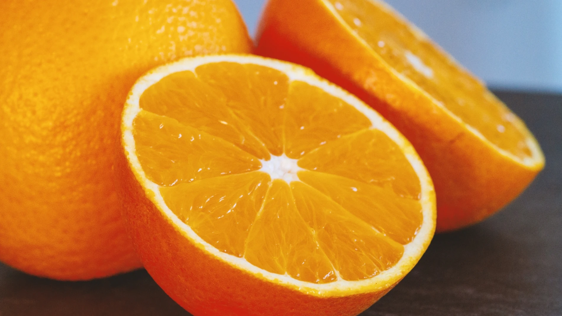 Robar coches con la ayuda de una naranja