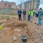 El alcalde de Ponferrada, Marco Morala, visita la excavación