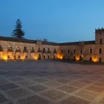 Plaza y pazo de Fefiñáns. 