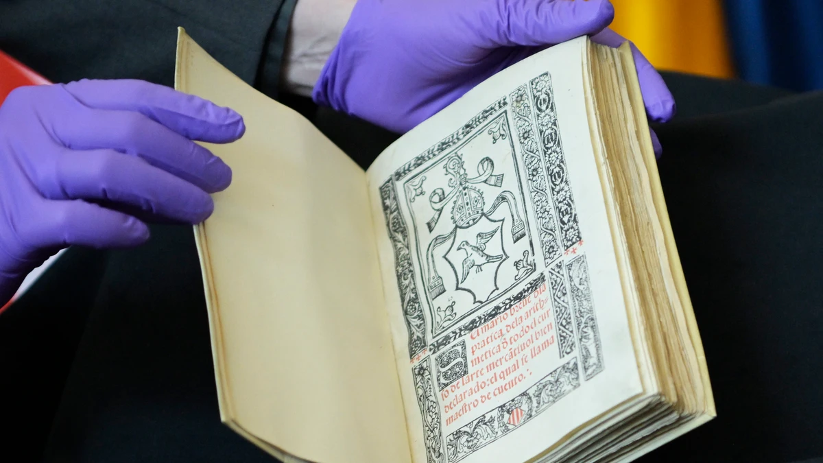 EE UU devuelve a España un libro del siglo XVI que fue hallado en una 