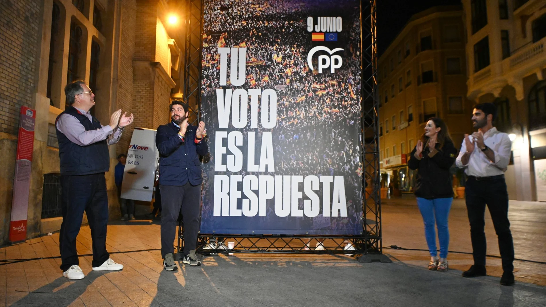 Pegada de carteles del PP para las elecciones europeas