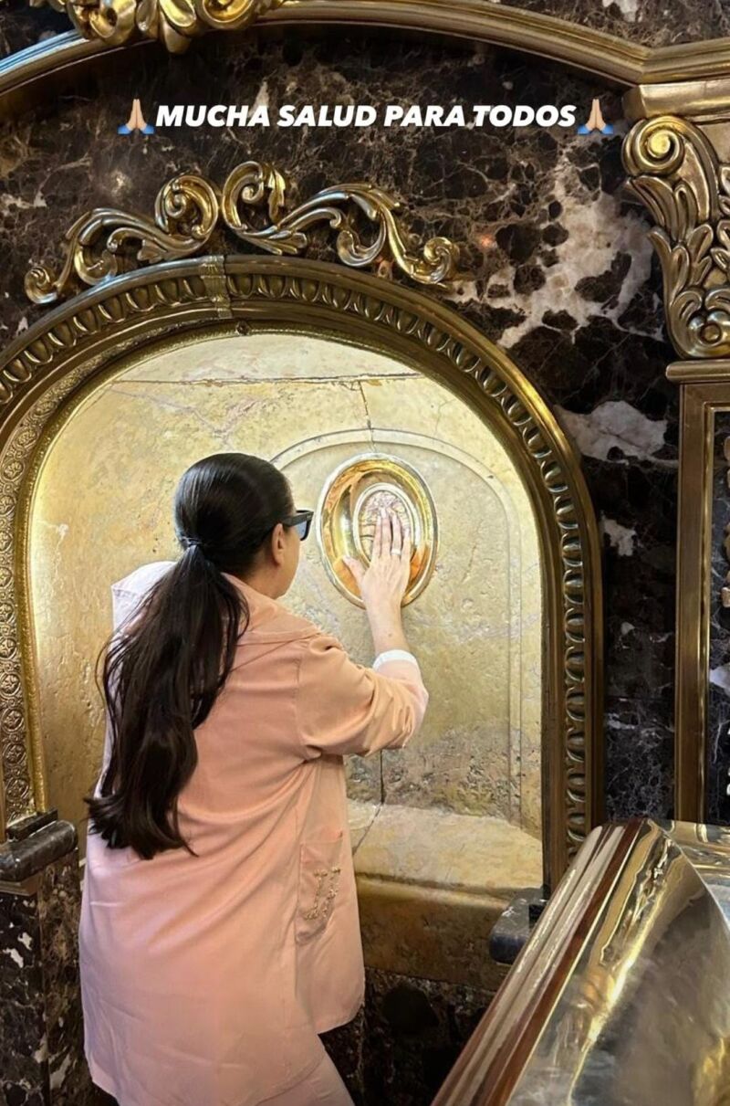 Isabel Pantoja se encomienda a la Virgen del Pilar