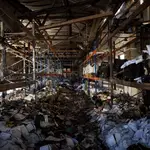 Bombas rusas destruyeron el jueves una imprenta en la ciudad ucraniana de Járkiv