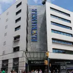 Fachada del centro comercial El Triangle situado en plaza Catalunya