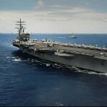 El portaaviones USS Ronald Reagan con su grupo de ataque