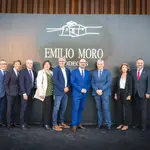 La familia Emilio Moro junto a los representantes políticos en la apertura de la nueva bodega