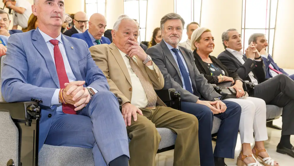 José Mazarías, Gonzalo Santonja, Francisco Vázquez y Paloma Sanz asisten al fallo del jurado