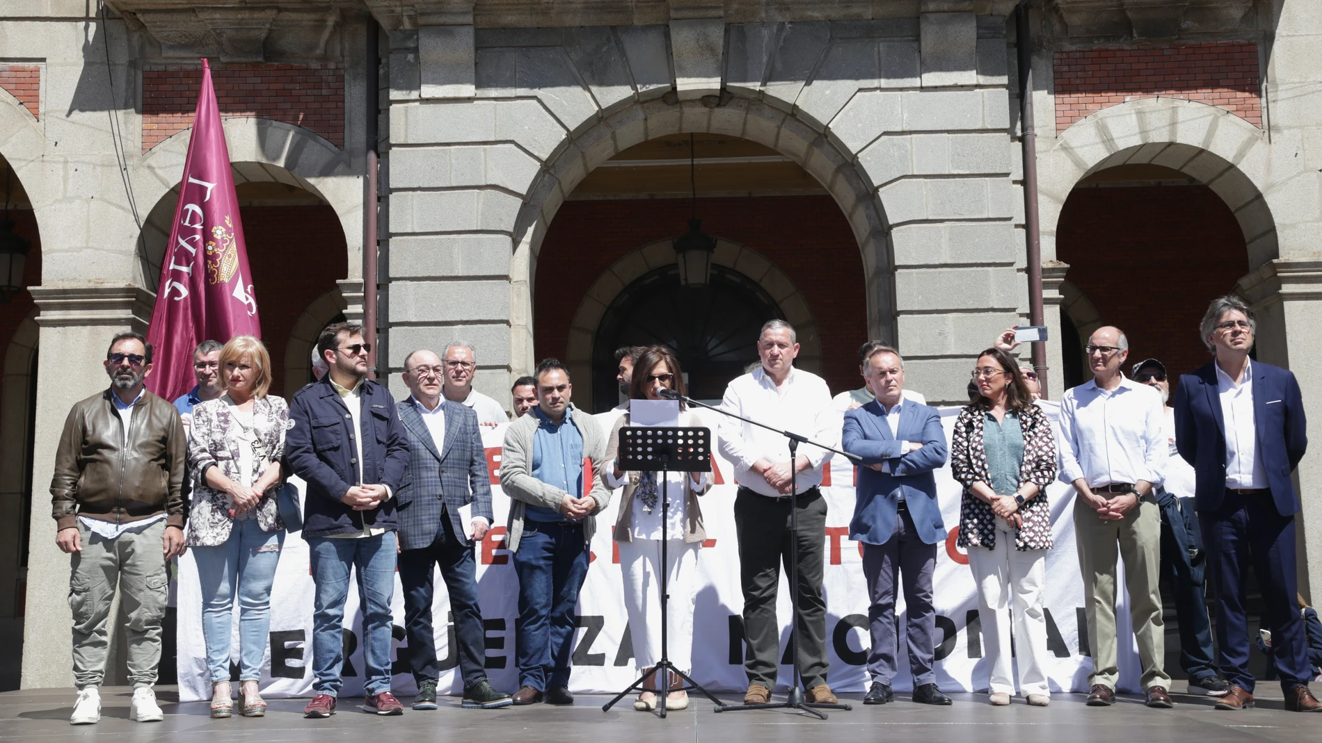 Lectura del manifiesto para la reapertura de la línea ferrocarril de la Ruta de la Plata