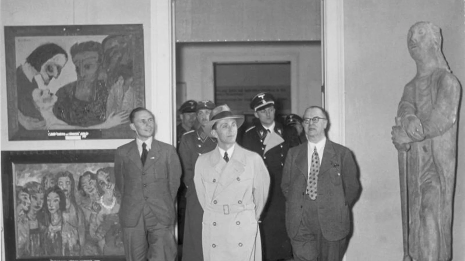 Goebbels en la exposición "Arte degenerado"