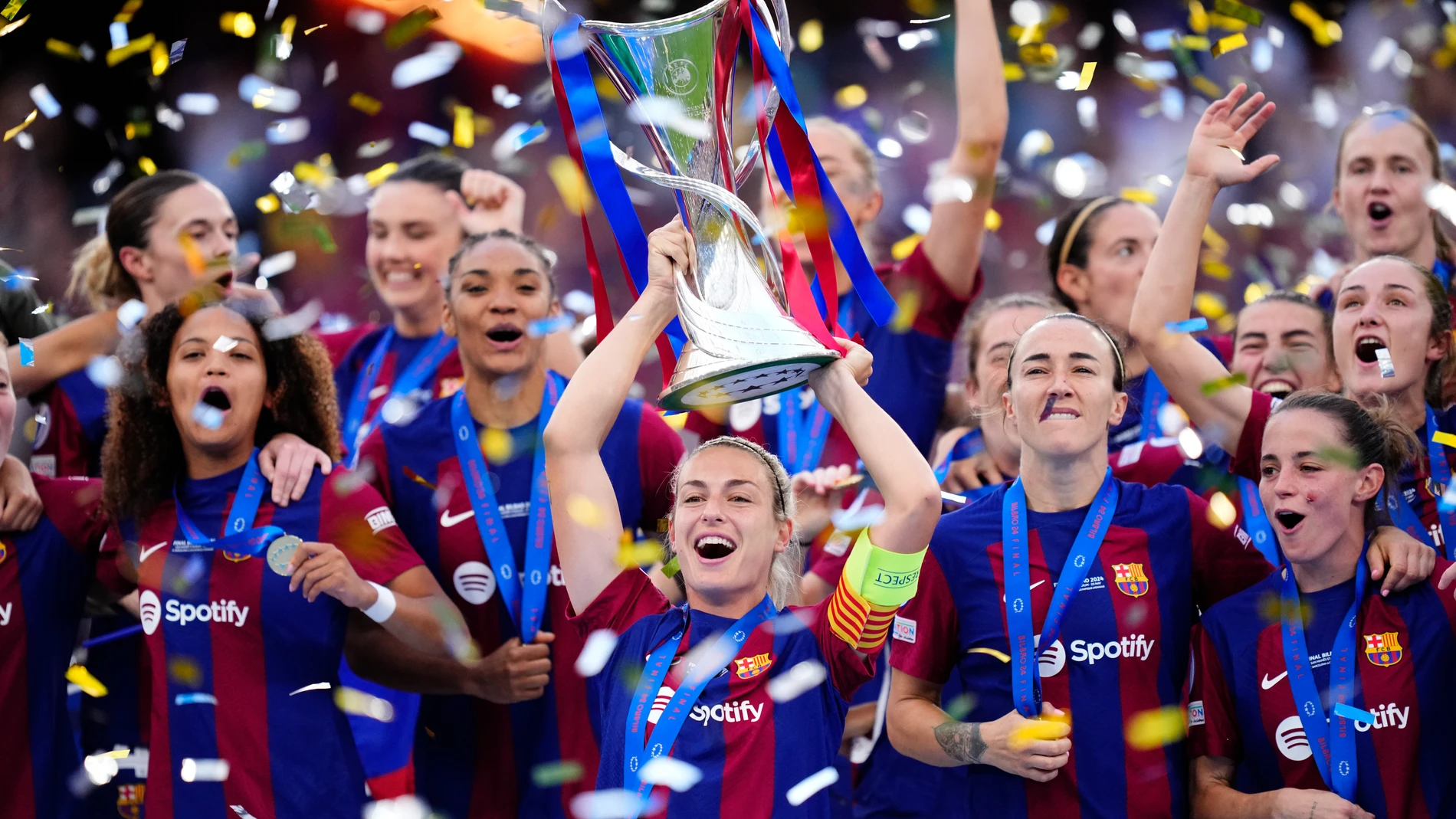 Barcelona's team captain Alexia Putellas lifts the trophy after winning the women's Champions League final soccer match between FC Barcelona and Olympique Lyonnais at the San Mames stadium in Bilbao, Spain, Saturday, May 25, 2024. Barcelona won 2-0. (AP Photo/Jose Breton)