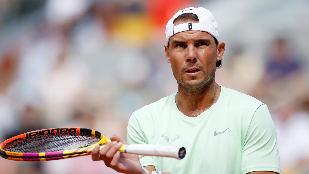 Rafa Nadal se cruza con Djokovic en Roland Garros y lo que sucede emociona al público