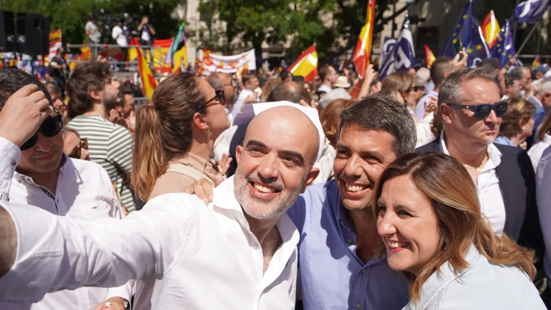 David Sirera, Carlos Mazón y María José Catalá, en la manifestación "España responde" de Madrid
