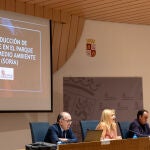 El director general de Medio Ambiente, José Manuel Jiménez, presenta el proyecto de la planta de producción de hidrógeno en el PEMA junto a la delegada, Yolanda de Gregorio y al predidente de la Diputación, Benito Serrano