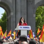 MADRID.-Ayuso acusa a Sánchez de "manosear las instituciones y medios de comunicación": "Como en la Venezuela de Maduro"