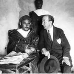 El periodista Luis de Oteyza durante la entrevista al jefe de la rebelión rifeña, Mohammed Abd el Krim, en Axdir, en una imagen de archivo