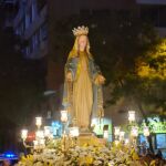 La imagen de la Virgen Milagrosa en la procesión de ayer