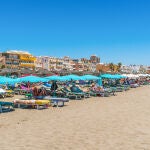 España es uno de los países preferidos de los turistas británicos, que eligen nuestro país para sus vacaciones de verano o teletrabajar, algo de lo que se hace eco la prensa británica