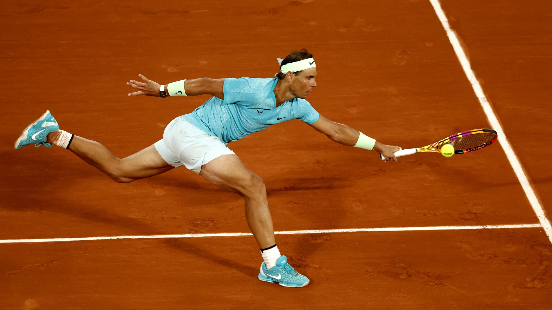 Paris (France), 27/05/2024.- Rafael Nadal of Spain in action during his Men's Singles 1st round match against Alexander Zverev of Germany during the French Open Grand Slam tennis tournament at Roland Garros in Paris, France, 27 May 2024. (Tenis, Abierto, Francia, Alemania, España) EFE/EPA/YOAN VALAT 