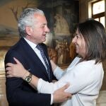 La alcaldesa de Palencia, Miriam Andrés, recibe al delegado del Gobierno de España en Castilla y León, Nicanor Sen