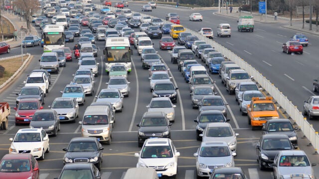 Los atascos son unos de los problemas más frecuentes en las carreteras españolas