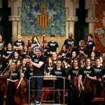 Jóvenes músicos de nueve países ensayan en el Palau de la Música bajo la batuta de Dudamel