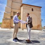 El presidente de la Diputación de Valladolid, Conrado Íscar, durante una visita a Mayorga