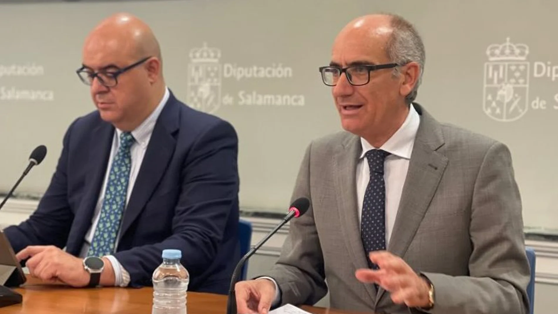 Javier Iglesias junto al diputado Carlos Sierra García