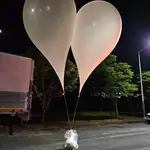 &#39;Garbage&#39; balloons presumably sent by North Korea land in South Korea