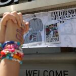 Las fans de Taylor Swift y sus pulseras. 