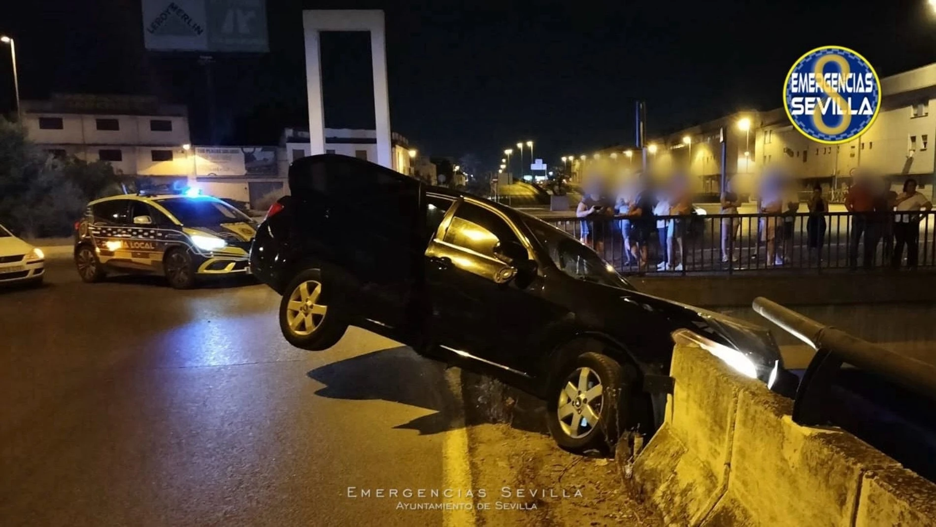 Vehículo accidentado en Sevilla