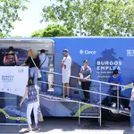 Numerosas personas se han acercado hasta el autobús de Clece en Aranda de Duero