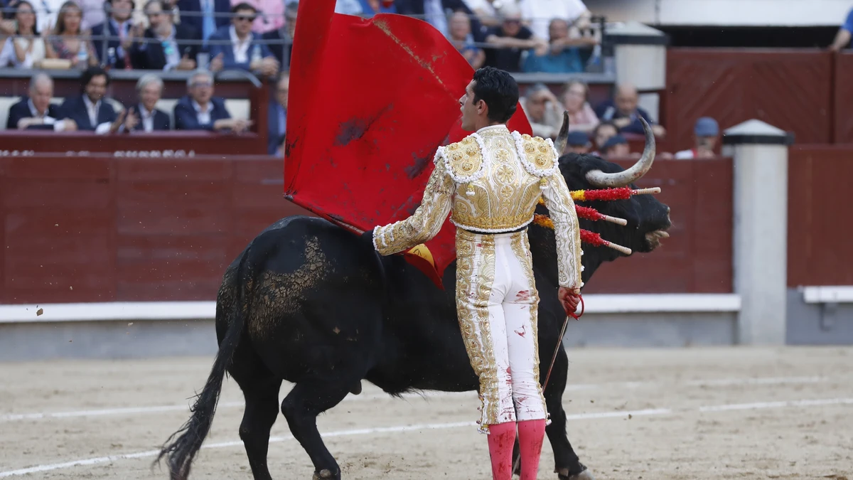 Madrid, perdido en un trofeo de bullicio a un gran toro