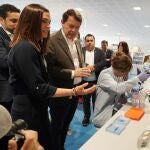 El presidente de la Junta de Castilla y León, Alfonso Fernández Mañueco, visita las instalaciones de la empresa 53Biologics.