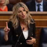 Yolanda Díaz se compromete en el Congreso a subir el IPREM y a aprobar la prestación universal por crianza