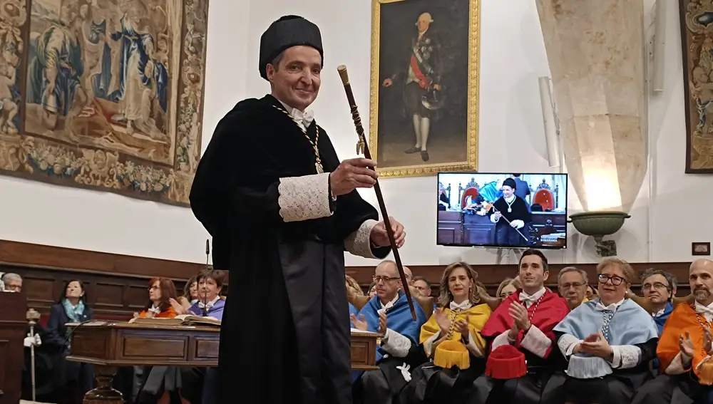 El nuevo rector de la USAL anima a dar "un paso significativo" hacia las "necesidades" actuales