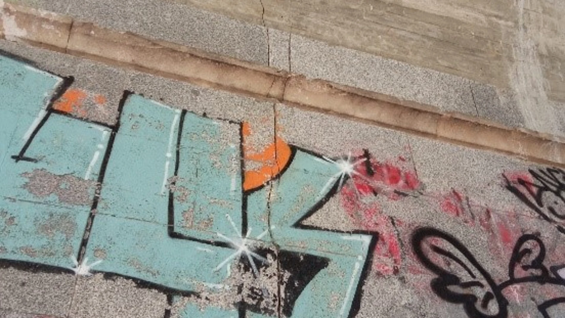 En los últimos años, el puente ha sido pasto de los grafitis