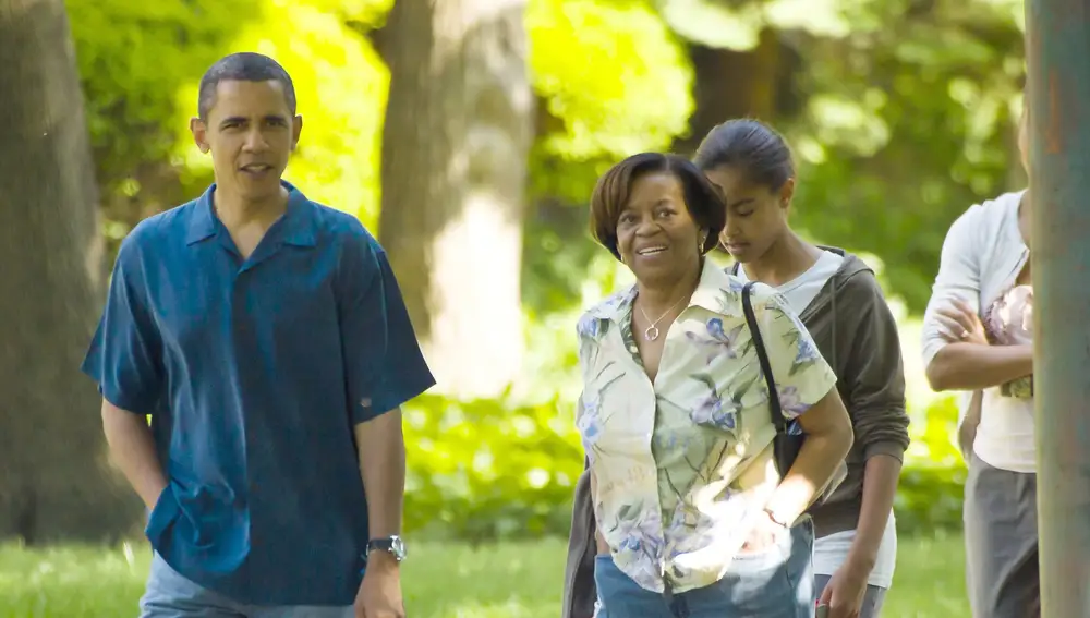 Marian Robinson junto a Barack Obama y sus nietas